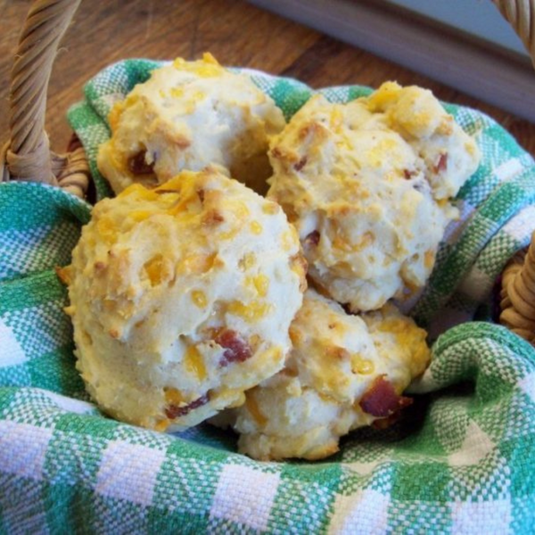 Low Carb Cheddar Cheese and Bacon Biscuit